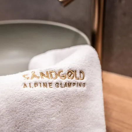 Sandgold Alpine Glamping キャンプ場 カンポ・トゥーレス